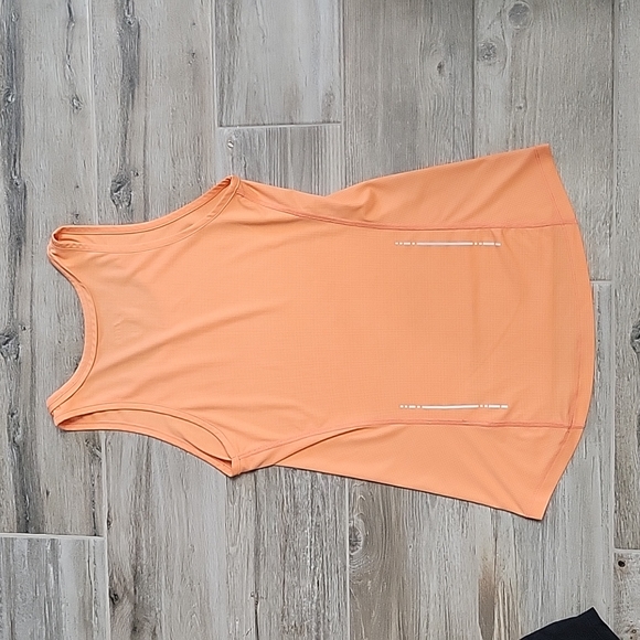 Bundle 4 workout tank tops. (3) Asics, (1) Layer 8 - Picture 7 of 11